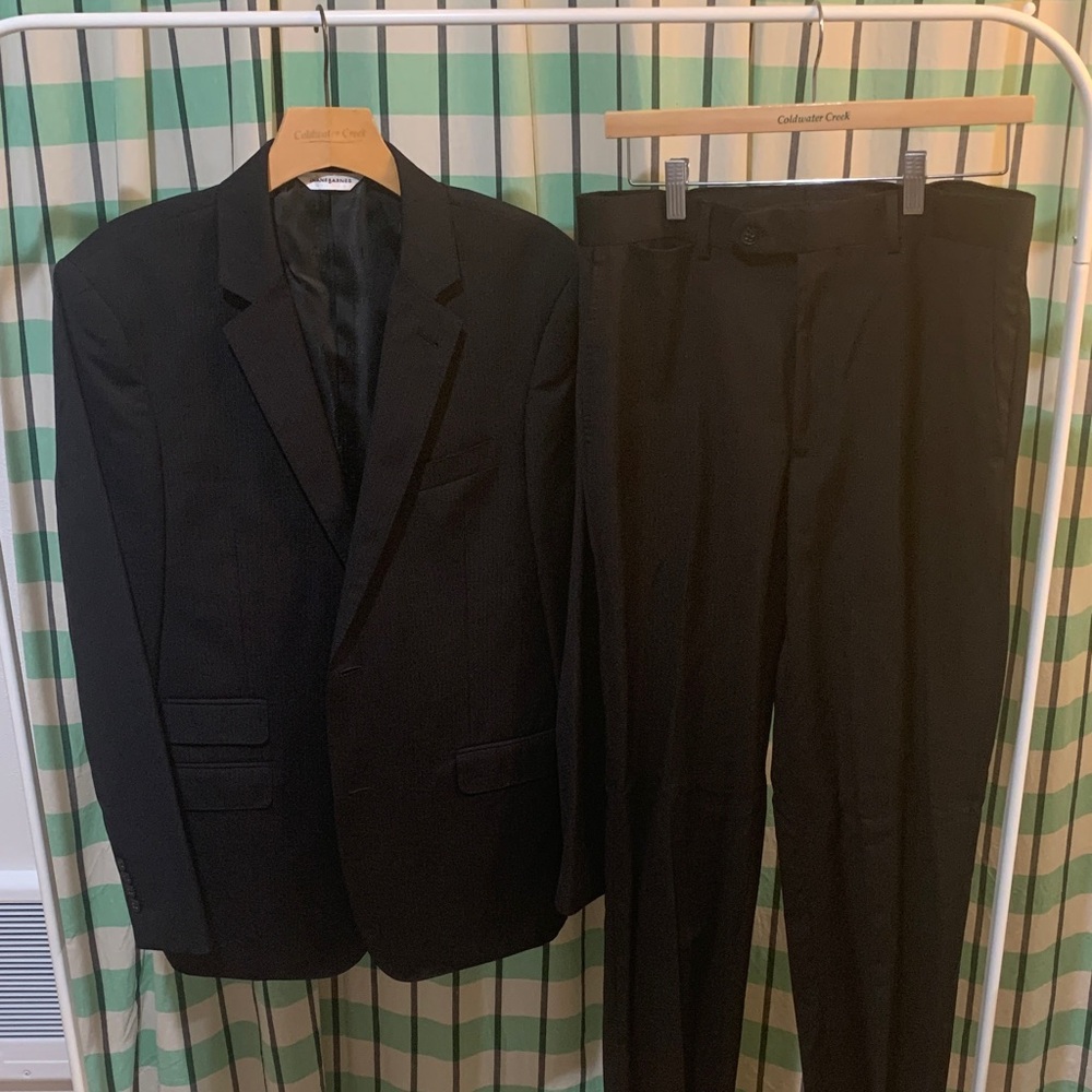 Jhane Barnes Elegant Dark Suit